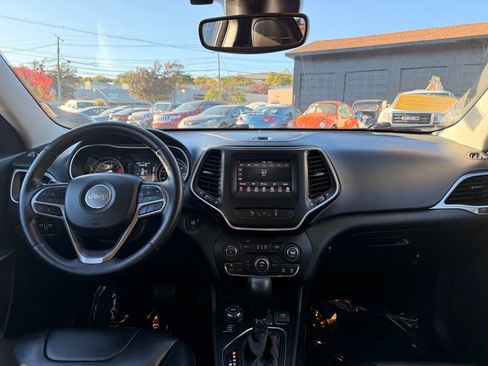 Used 2021 Jeep Cherokee Latitude Plus image 17