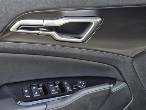 Used 2024 Kia Sportage EX image 18