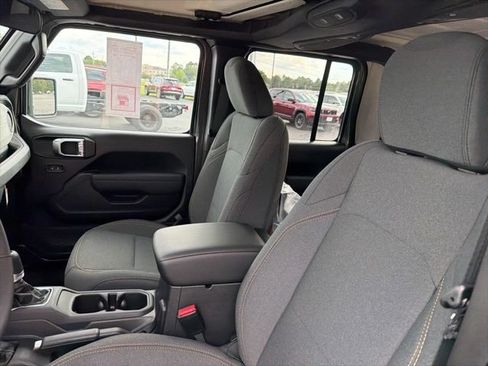 Used 2025 Jeep Gladiator Sport AWD/4WD image 9