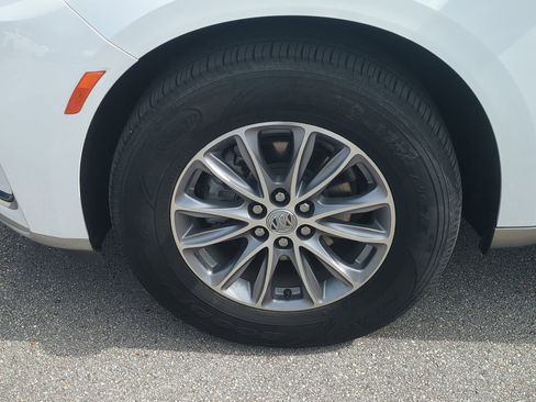 Used 2024 Buick Enclave Essence w/ Technology Package FWD image 12