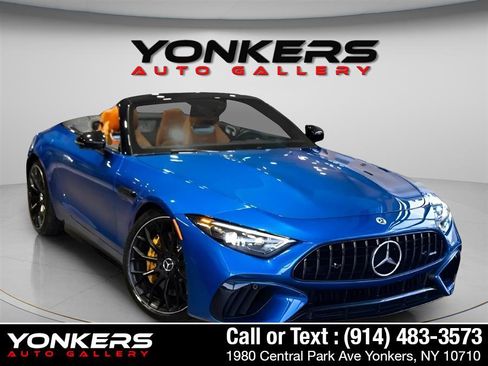 Used 2022 Mercedes-Benz SL 55 AMG 4MATIC w/ Driver Assistance Package image 16