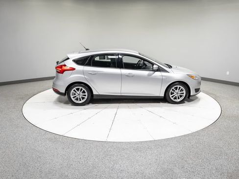 Used 2018 Ford Focus SE FWD image 4
