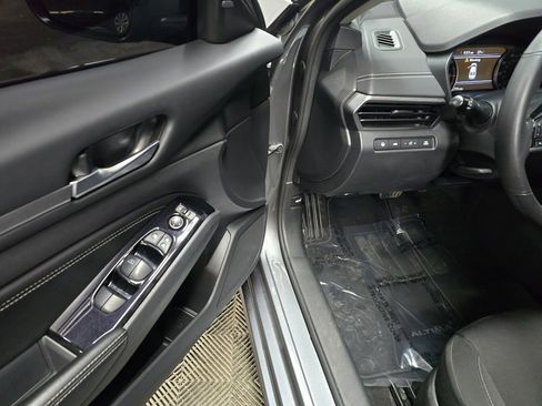 Used 2022 Nissan Altima 2.5 SV w/ SV Premium Package image 14