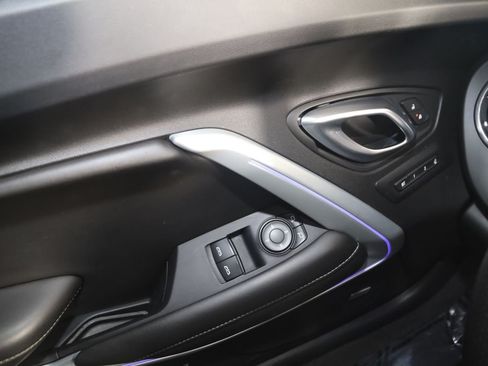 Used 2018 Chevrolet Camaro SS RWD image 40