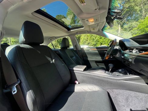 Used 2013 Lexus ES 300h w/ Luxury Pkg FWD image 34