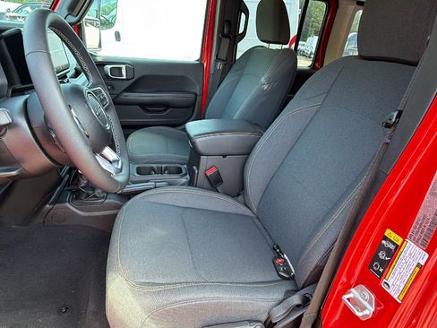 Used 2025 Jeep Wrangler Unlimited Sahara w/ Safety Group AWD/4WD image 19