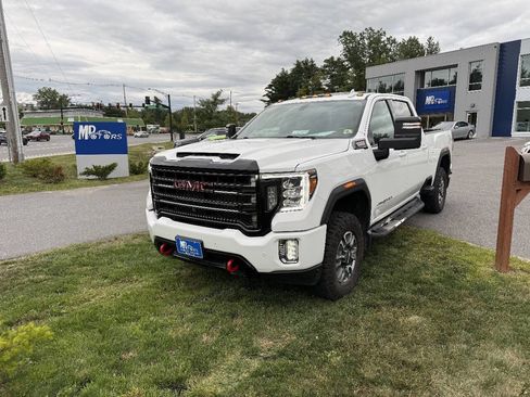 Used 2023 GMC Sierra 3500 AT4 w/ AT4 Preferred Package AWD/4WD image 2