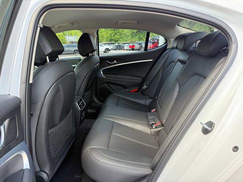 Used 2025 Genesis G70 2.5T RWD image 25