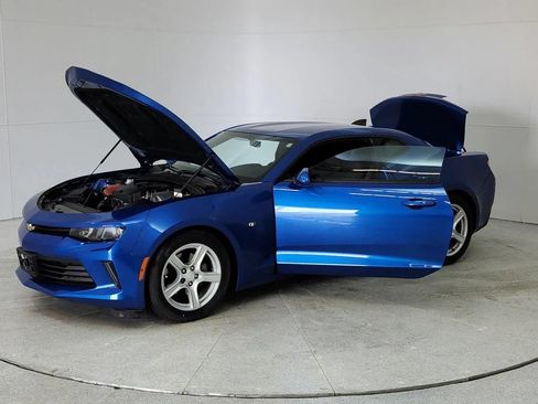Used 2017 Chevrolet Camaro LT w/ Technology Package RWD image 10