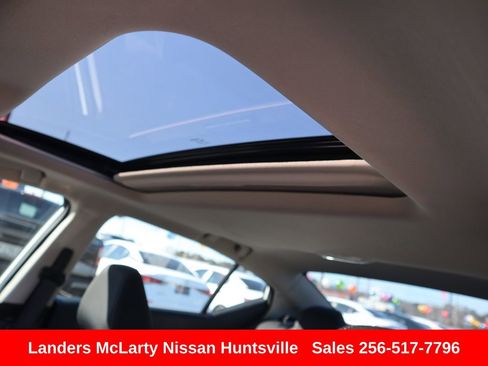 Used 2025 Nissan Altima 2.5 SV w/ SV Premium Package image 18