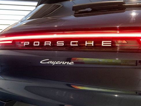 Certified 2024 Porsche Cayenne AWD/4WD image 14