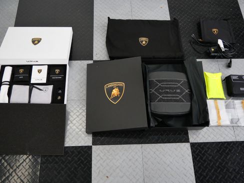 Used 2022 Lamborghini Urus AWD/4WD image 33