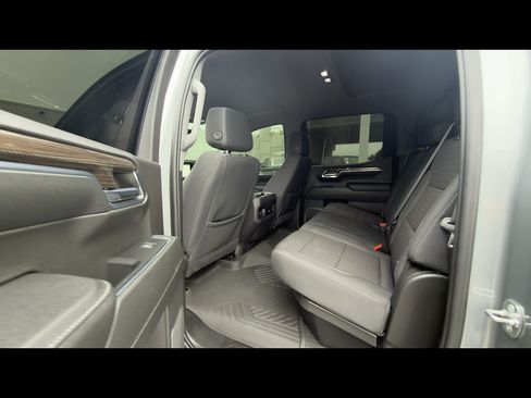 Used 2024 Chevrolet Silverado 1500 LT Trail Boss w/ Convenience Package II AWD/4WD image 7