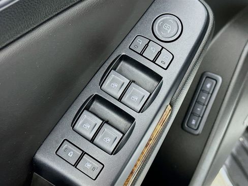 Used 2019 Chevrolet Suburban Premier RWD image 21