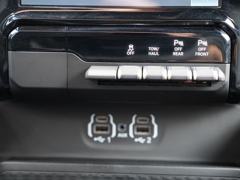 Used 2023 RAM 1500 Laramie AWD/4WD image 29