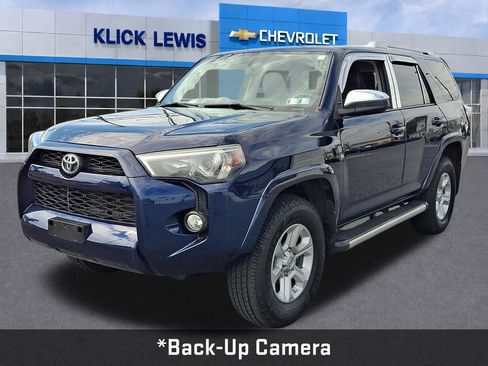 Used 2018 Toyota 4Runner SR5 AWD/4WD image 3