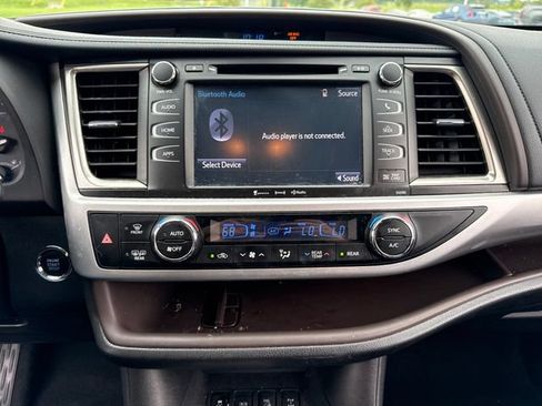 Used 2019 Toyota Highlander XLE AWD/4WD image 27
