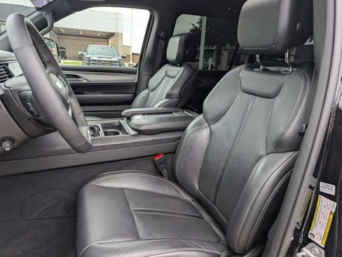 Used 2023 Jeep Wagoneer Series II RWD image 24