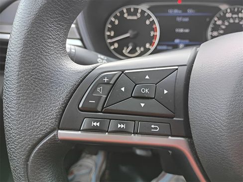 Used 2024 Nissan Altima 2.5 SV image 21