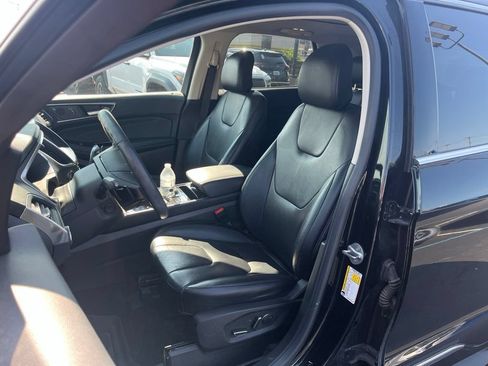 Used 2019 Ford Edge Titanium w/ Equipment Group 301A AWD/4WD image 20