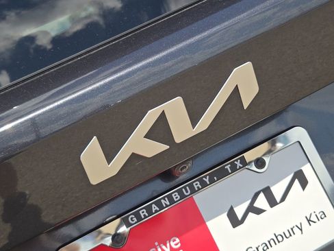 Used 2023 Kia Sorento LX FWD image 8