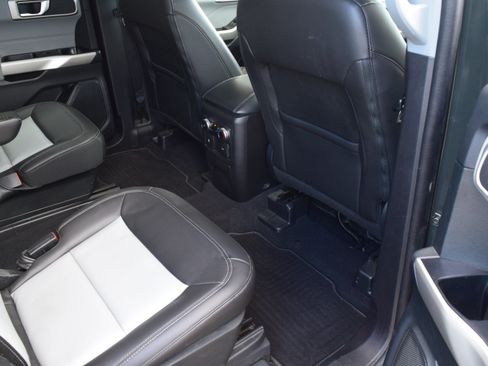 Used 2022 Ford Explorer XLT w/ Equipment Group 202A AWD/4WD image 7