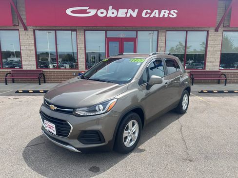 Used 2021 Chevrolet Trax LT w/ Premium Seat Package FWD image 1