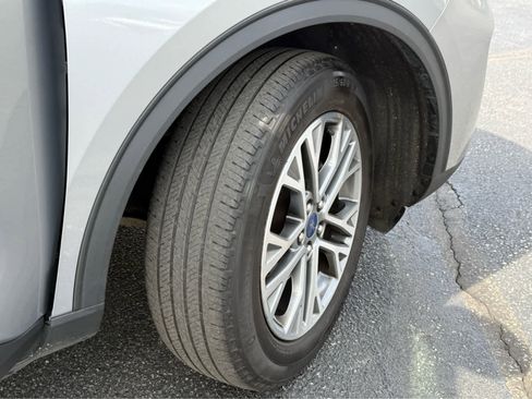 Used 2022 Ford Escape SEL image 11