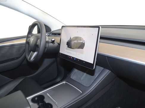 Used 2024 Tesla Model Y Long Range AWD/4WD image 39