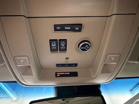 Used 2017 GMC Yukon XL SLT AWD/4WD image 35