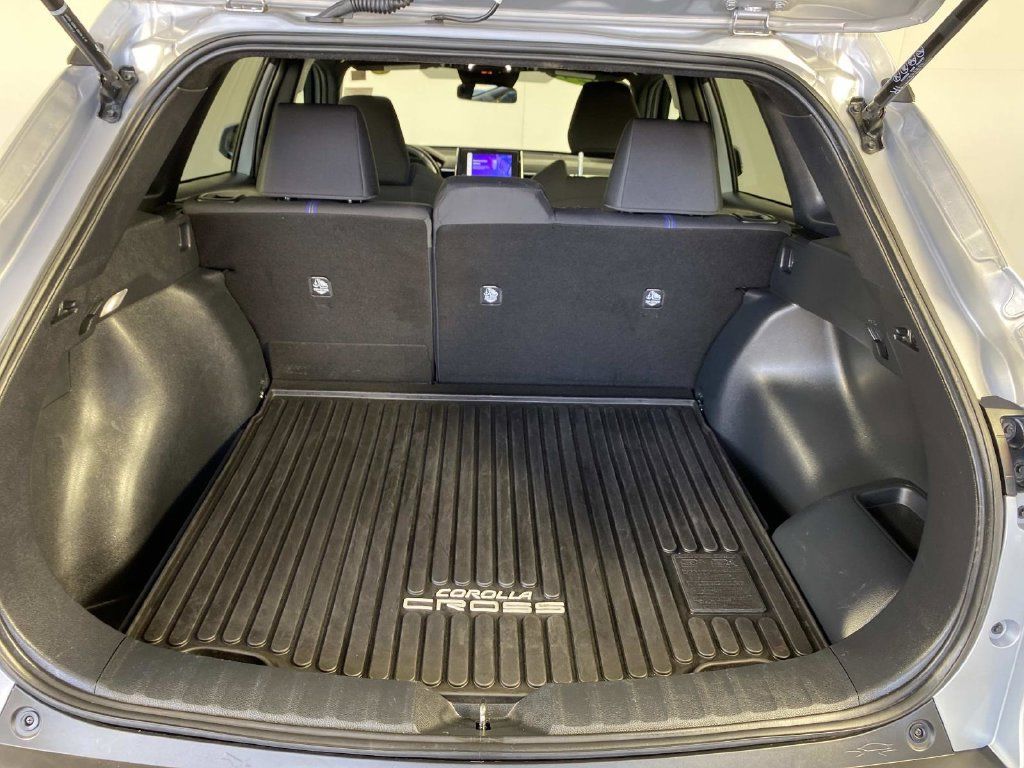 Used 2024 Toyota Corolla Cross AWD Hybrid image 9