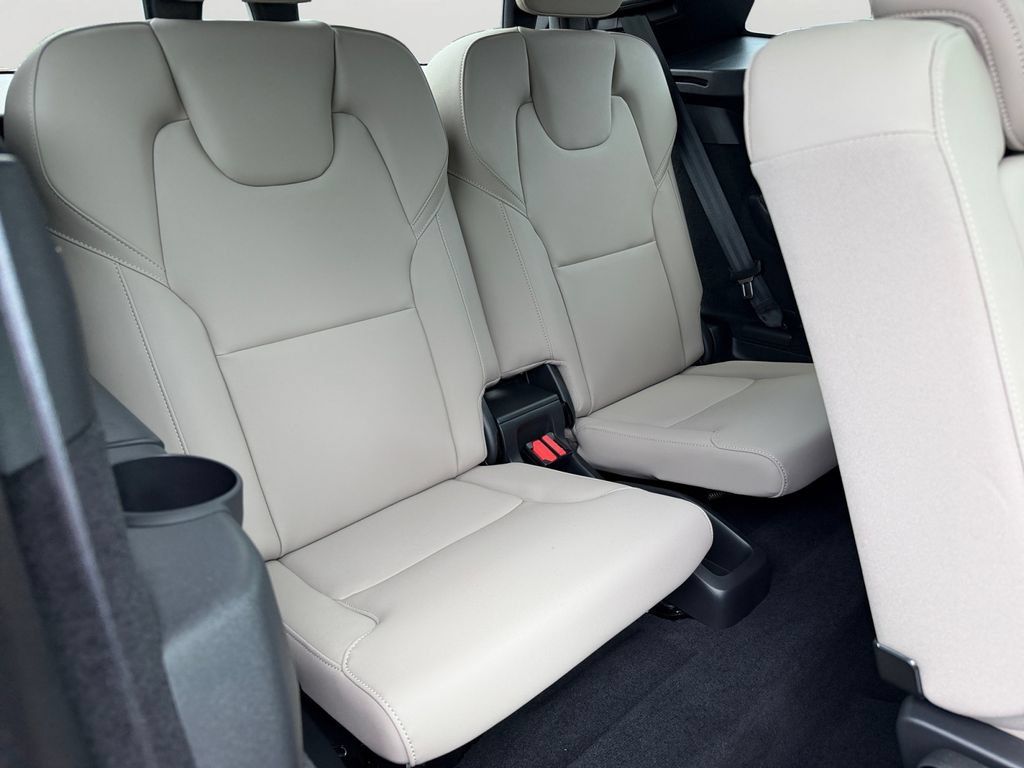 Certified 2026 Volvo XC90 B6 Plus AWD/4WD image 10