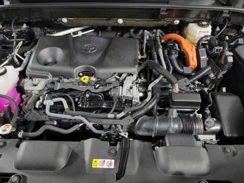 Used 2022 Toyota Venza XLE AWD/4WD image 14