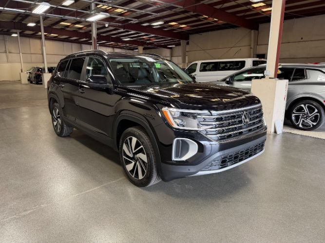 Used 2025 Volkswagen Atlas SE FWD image 6