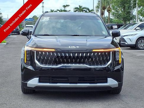 Used 2025 Kia Carnival EX FWD image 2