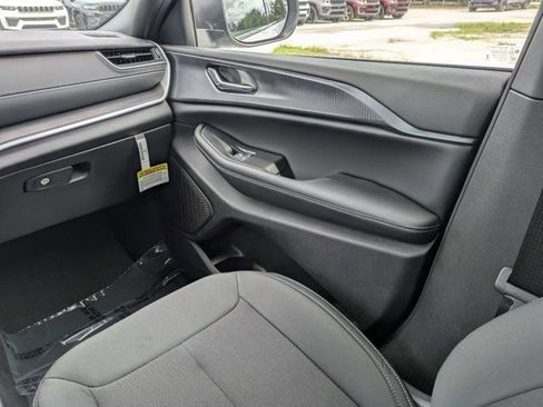 New 2026 Jeep Grand Cherokee L Laredo RWD image 18