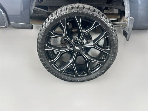 Used 2020 Chevrolet Silverado 1500 Custom w/ Custom Value Package RWD image 11