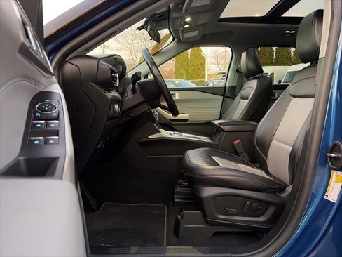 Used 2022 Ford Explorer XLT w/ Equipment Group 202A image 15