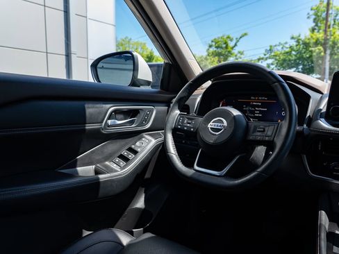 Used 2021 Nissan Rogue Platinum AWD/4WD image 12