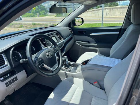 Certified 2016 Toyota Highlander LE AWD/4WD image 11