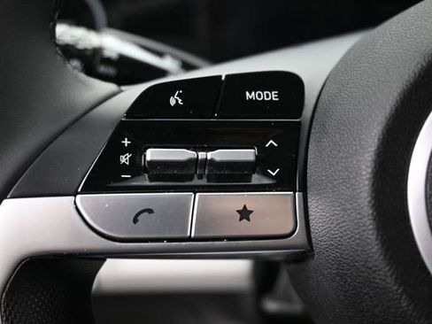 Used 2025 Hyundai Elantra Limited FWD image 16