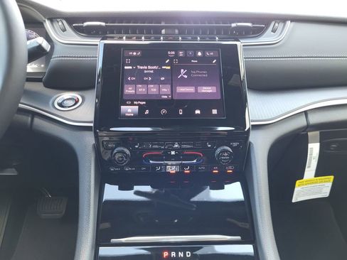 New 2025 Jeep Grand Cherokee Laredo w/ Luxury Tech Group I AWD/4WD image 18