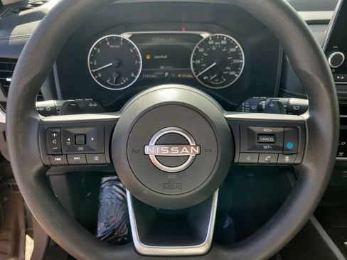 Used 2024 Nissan Rogue SV FWD image 19