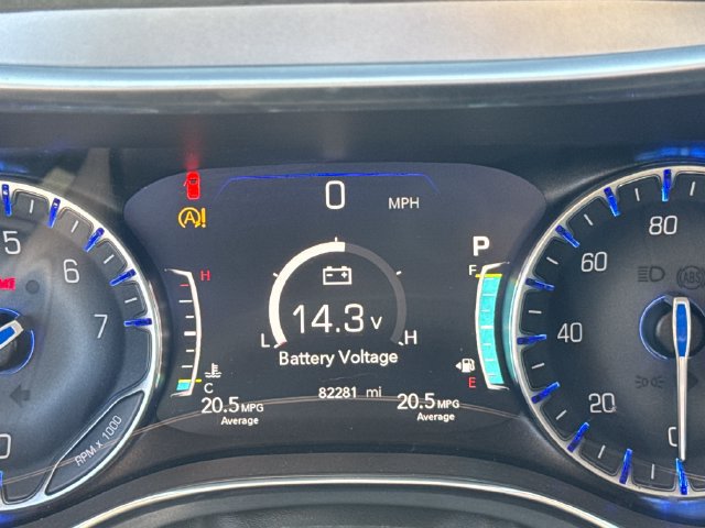 Used 2020 Chrysler Pacifica Limited w/ Advanced Safetytec Group FWD image 19