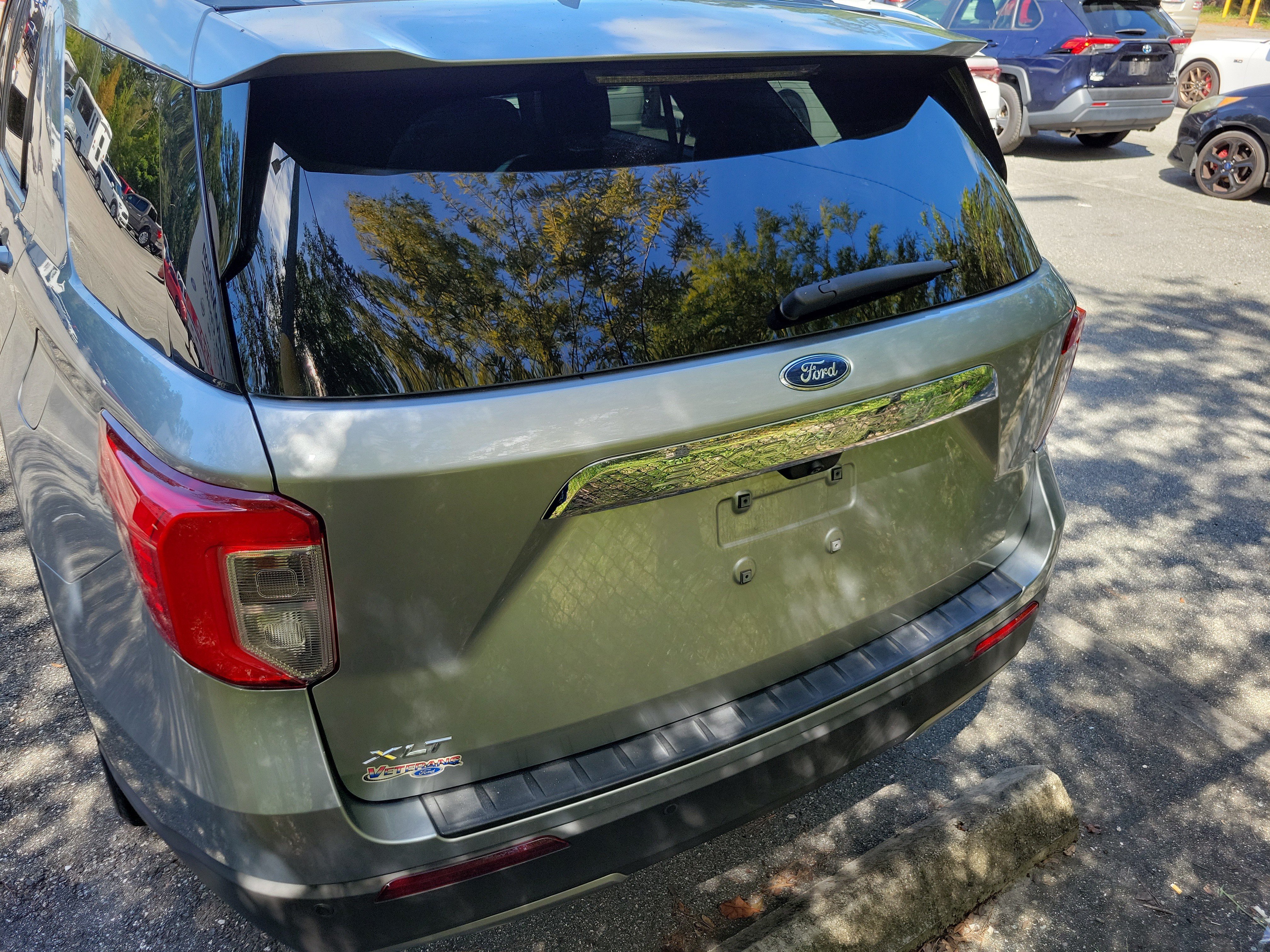Used 2023 Ford Explorer XLT w/ Equipment Group 202A RWD image 6