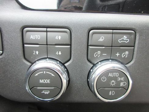 New 2026 GMC Sierra 2500 SLT AWD/4WD image 17