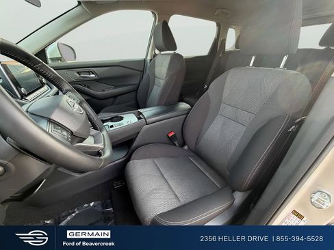 Used 2025 Nissan Rogue SV image 12