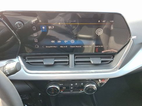 New 2026 Chevrolet Trax LT w/ Sunroof Package image 8