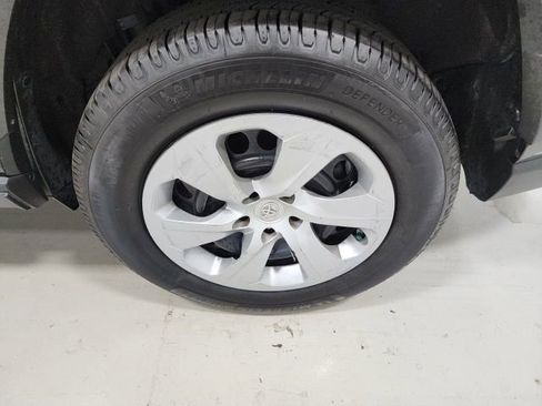 Used 2022 Toyota RAV4 LE AWD/4WD image 35