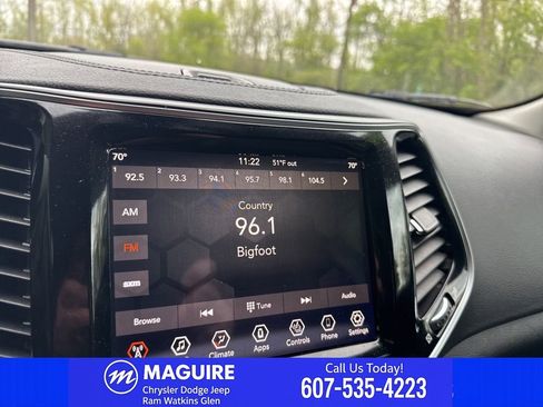 Used 2019 Jeep Cherokee Limited AWD/4WD image 24